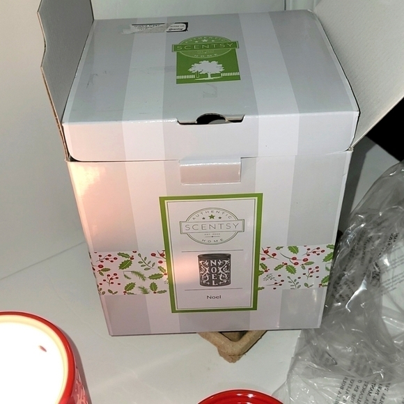SCENTSY "NOEL" Retired wax warmer. NIB. 🎁🎁 - Picture 4 of 4
